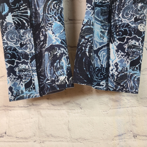 Lululemon F & F Crop II size 6 - Picture 5 of 10